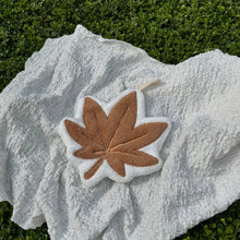 Load image into Gallery viewer, Set of 3 Tropical Leaf Hanging Hand Towel