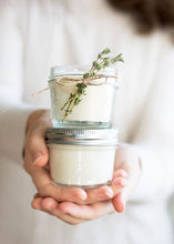 Load image into Gallery viewer, GW 415 Soy Container Candle Wax Flakes (per 1g)