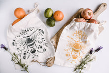Load image into Gallery viewer, Reusable bags, set of 2 bee bags
