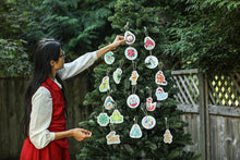 Load image into Gallery viewer, Ornament Penguin - Pop up Sponge (Holiday Exclusive)
