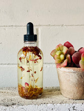 Load image into Gallery viewer, Hydrating Scented Body Oil
