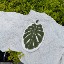 Load image into Gallery viewer, Set of 3 Tropical Leaf Hanging Hand Towel

