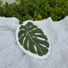 Load image into Gallery viewer, Set of 3 Tropical Leaf Hanging Hand Towel
