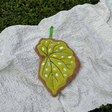 Load image into Gallery viewer, Set of 3 Earth Tone Leaf Hanging Hand Towel
