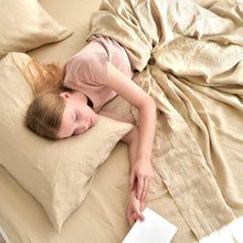Load image into Gallery viewer, Vintage Linen Sheet Set
