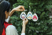 Load image into Gallery viewer, Ornament Penguin - Pop up Sponge (Holiday Exclusive)
