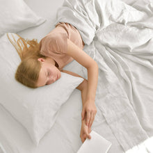 Load image into Gallery viewer, Vintage Linen Sheet Set
